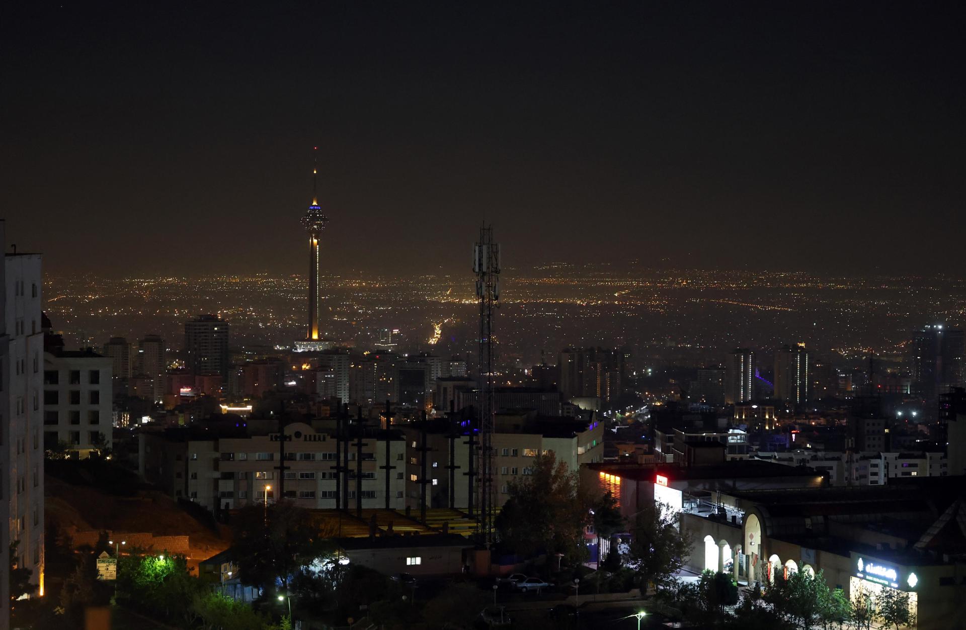 Cielo de Teherán en Irán es sacudido por nuevas explosiones